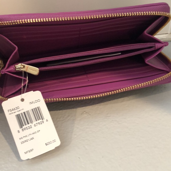 *Sold* Coach Monogram Accordion Zipper Wallet - Picture 4 of 8